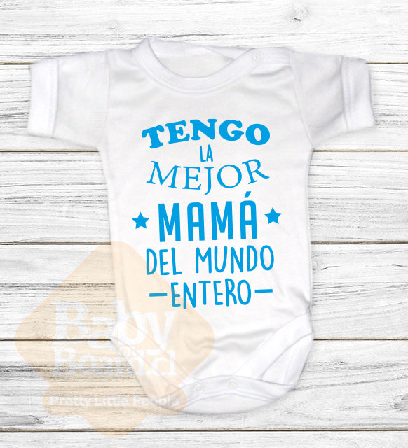 Body Bebé Tengo la mejor mamá - letras celestes